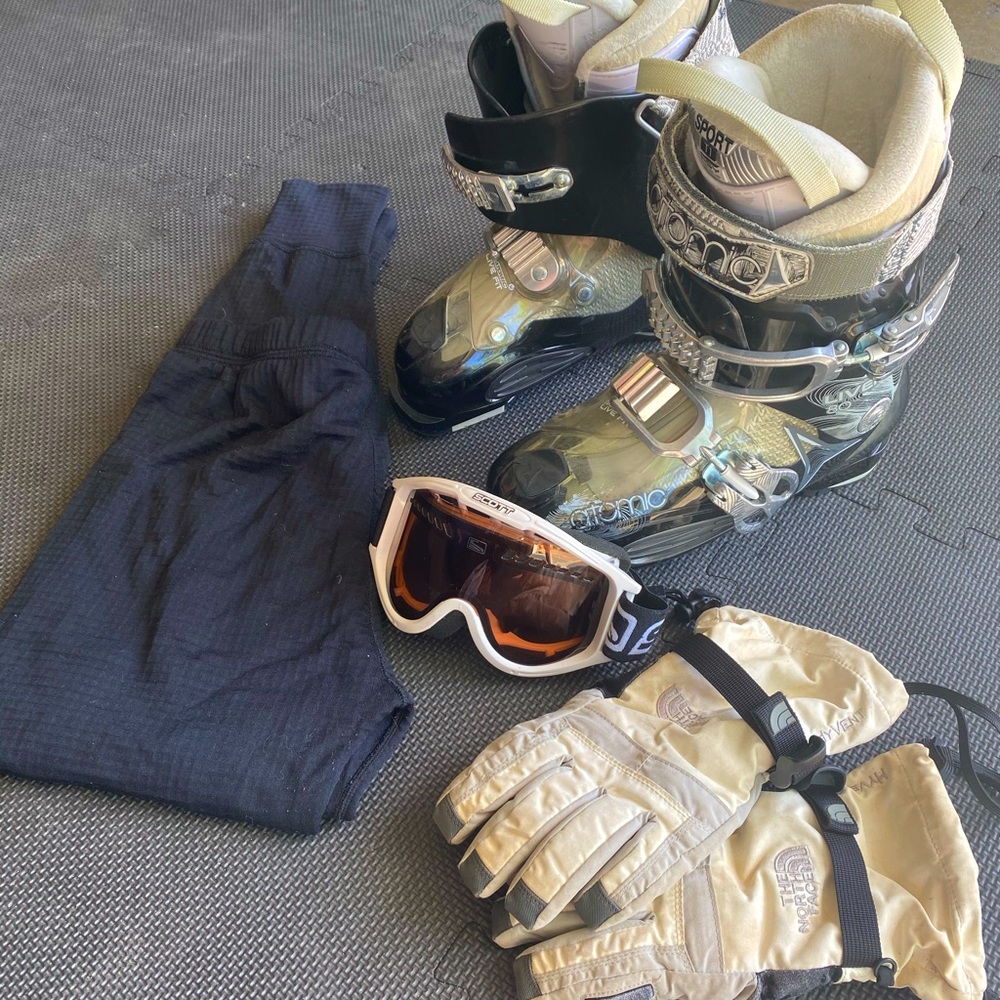 Atomic Hawk 25.0-25.5 ski Bundle